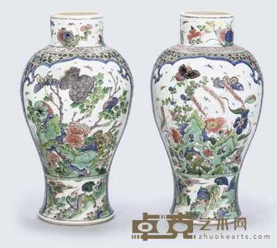 KANGXI (1662-1722) A PAIR OF UNUSUAL LARGE FAMILLE VERTE VASES 